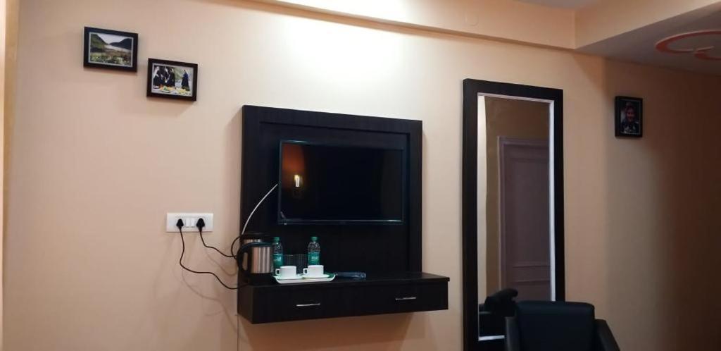 Hotel Uday Palace Joshīmath Zewnętrze zdjęcie