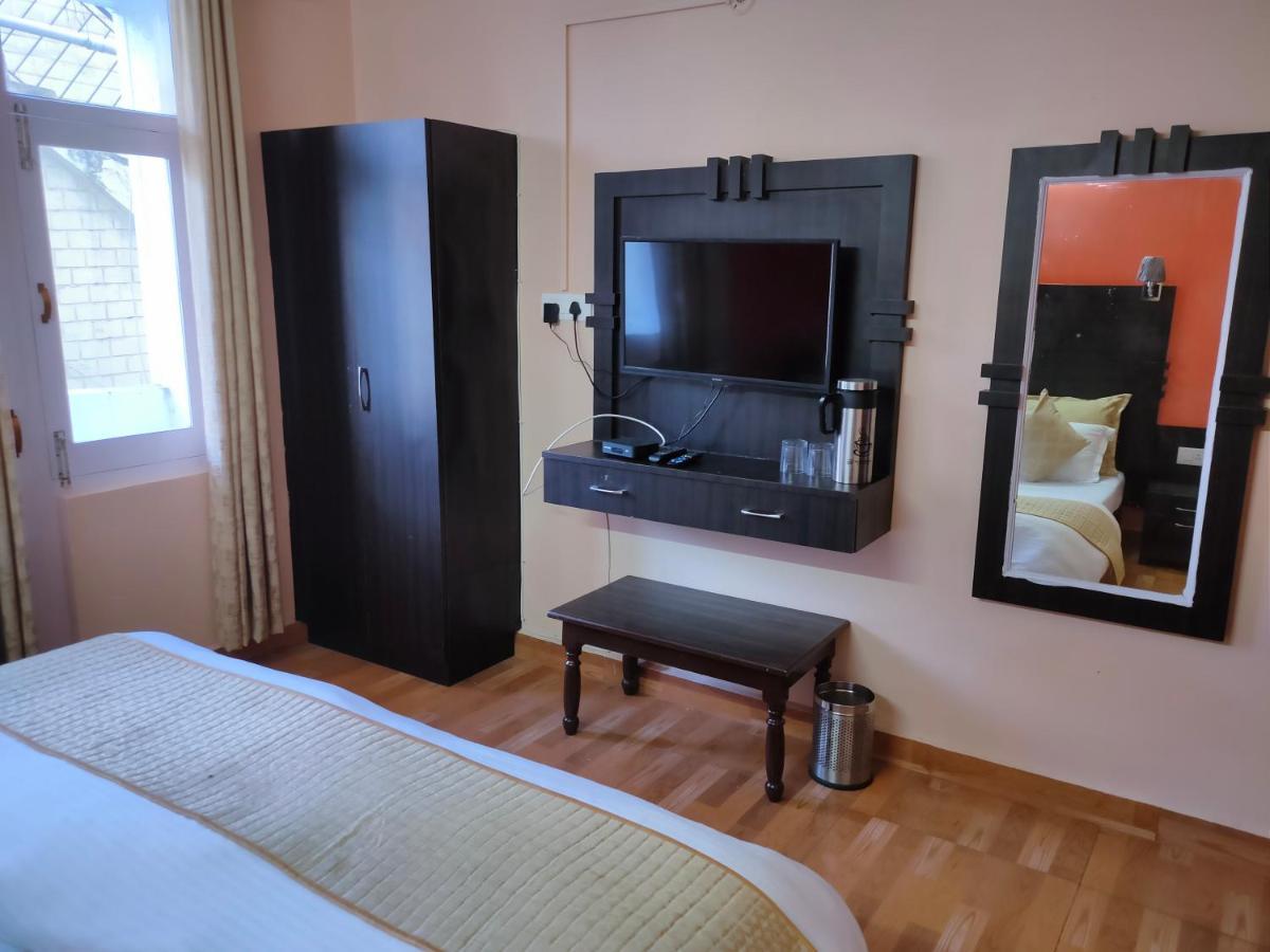 Hotel Uday Palace Joshīmath Zewnętrze zdjęcie